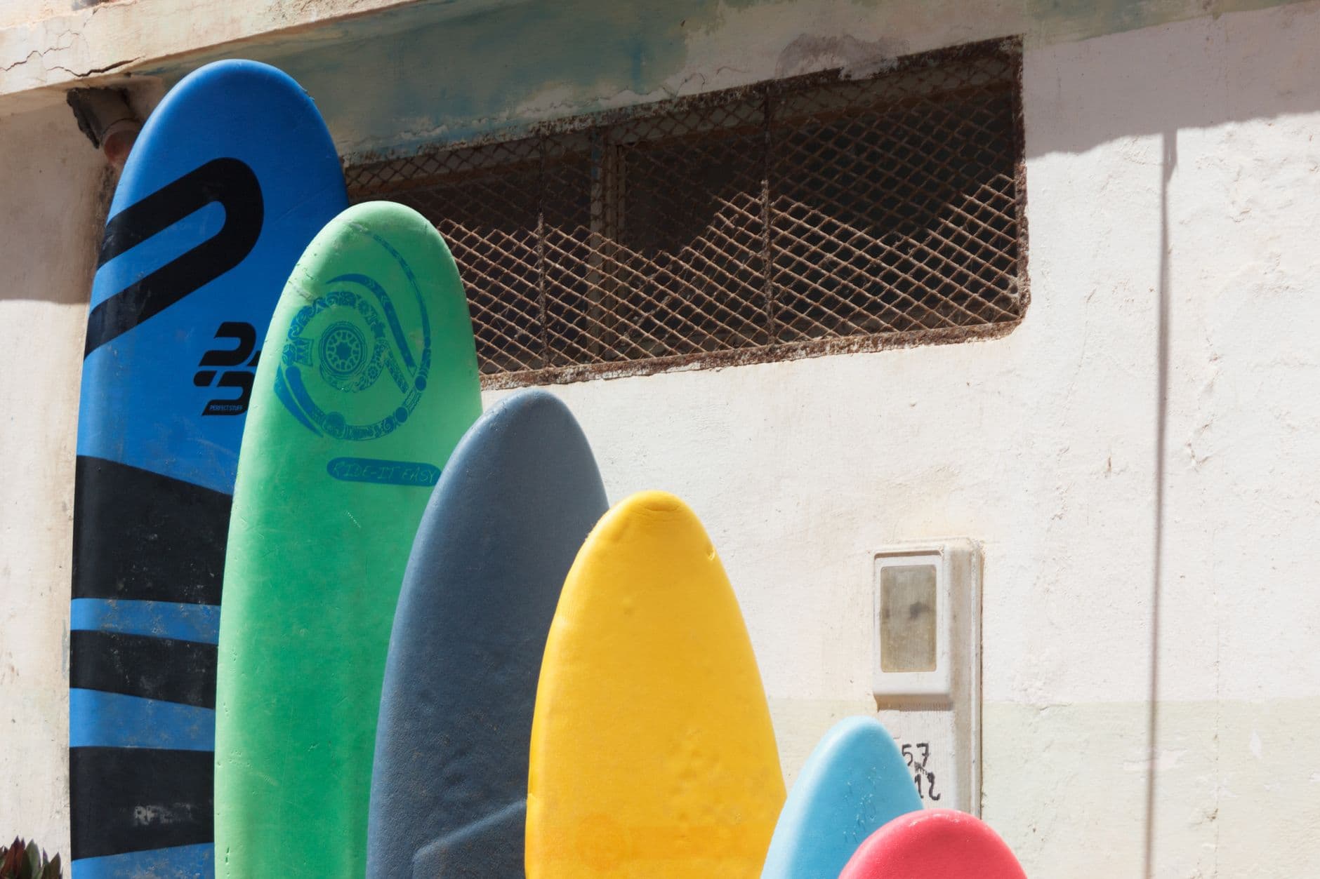 Die besten Surfcamps in Europa 2026