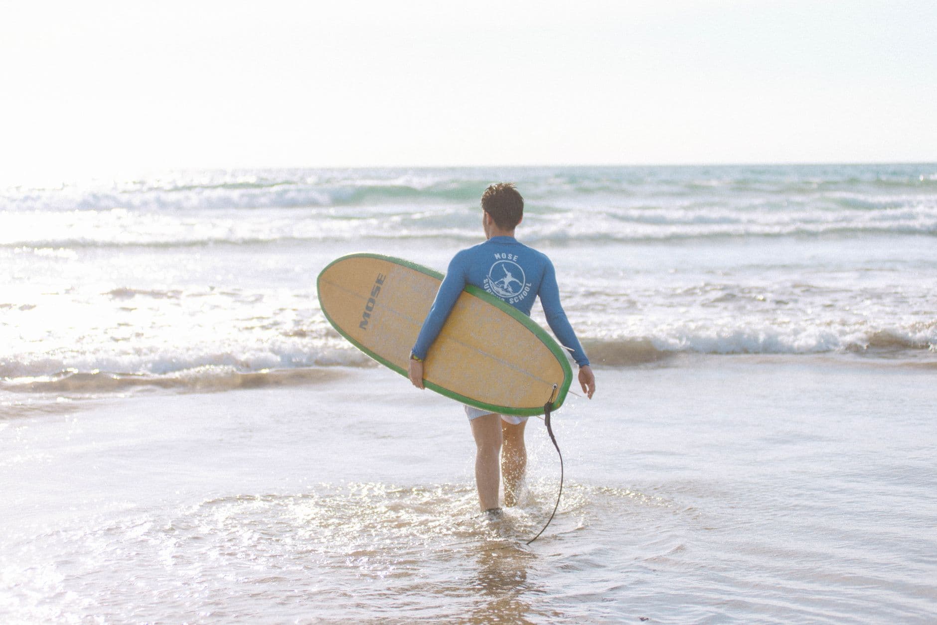 Günstige Surfcamps in Europa unter 500 €/Woche
