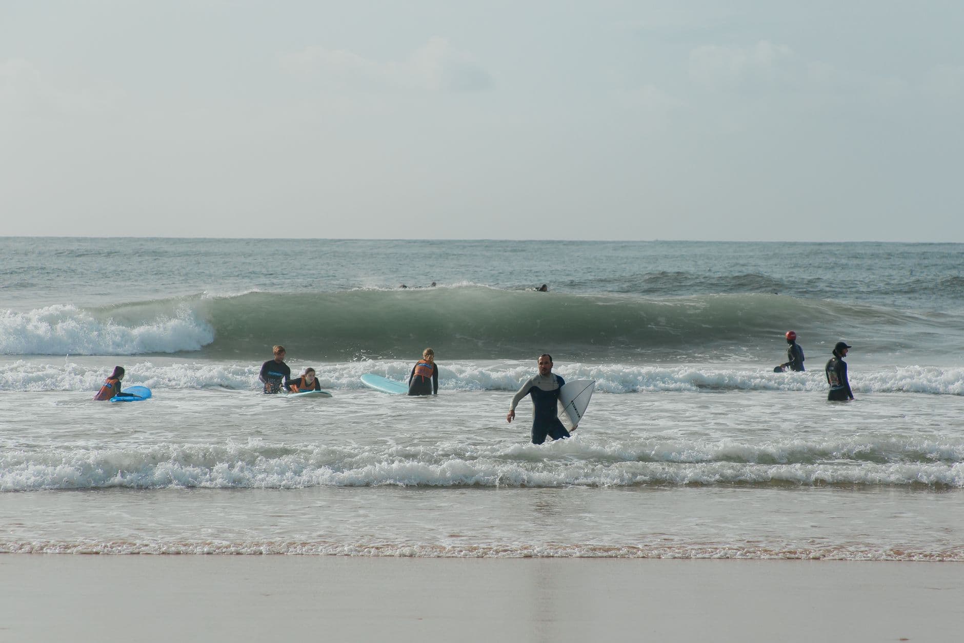 Last-Minute-Surfcamps & Deals: Wann du wirklich sparst