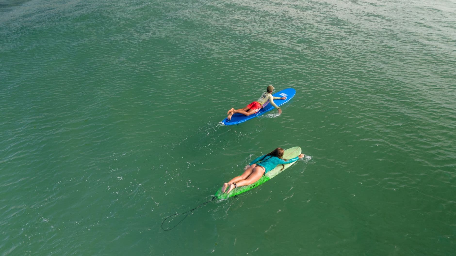 Surfcamp-Bewertungen richtig lesen: Echte Erfahrungen erkennen
