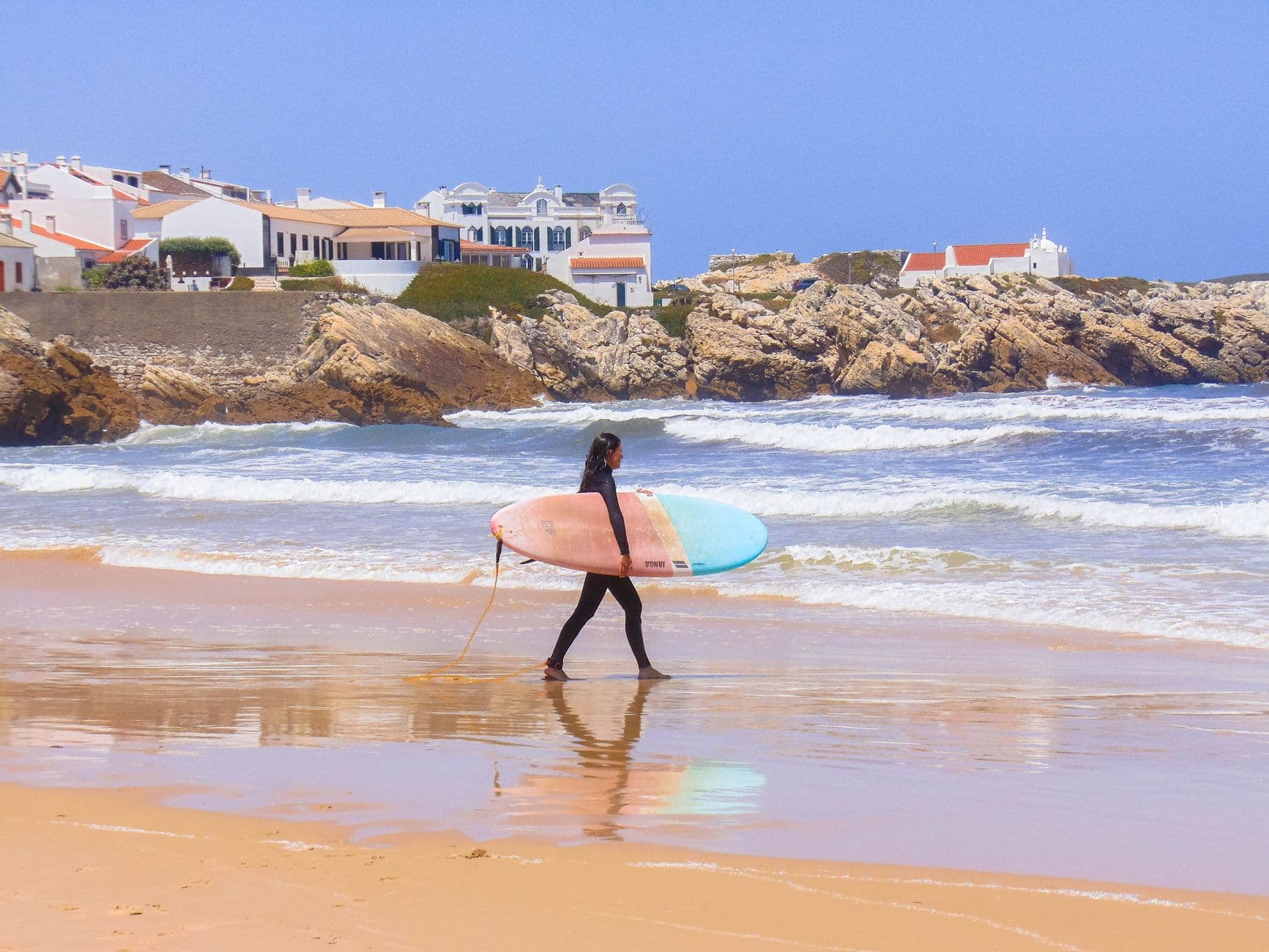 Surfcamps für Fortgeschrittene: Wo die Wellen fordern