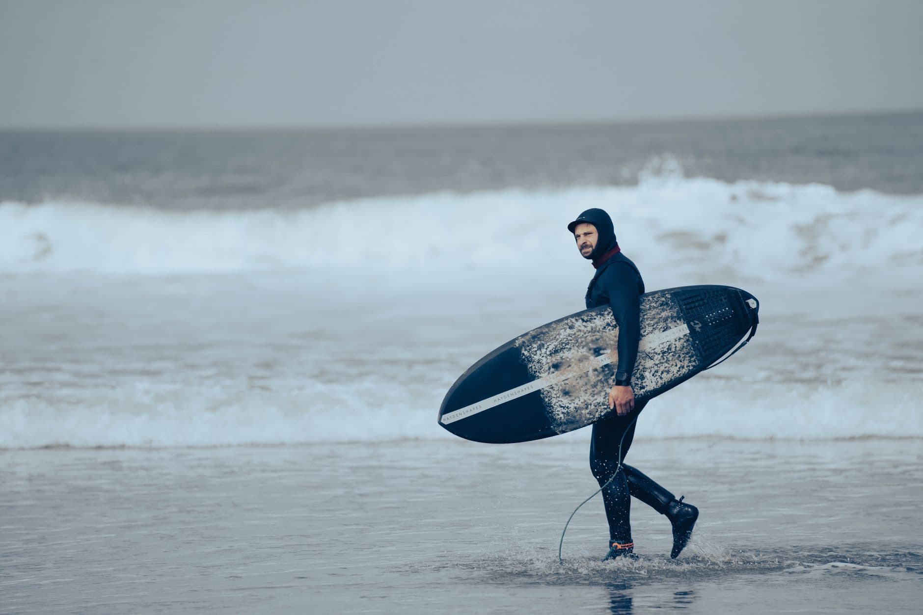 Surfen im Herbst: Wo jetzt die besten Wellen laufen
